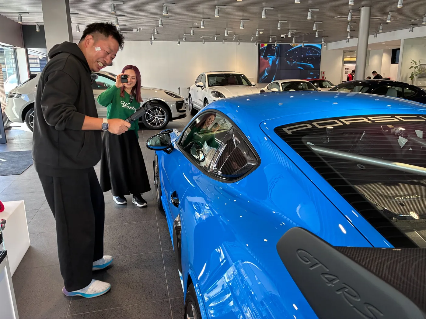 GT4 RSを撮影する川端鉄也